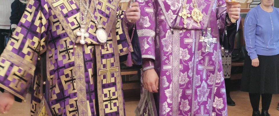 Епископ Бирский Спиридон и епископ Нефтекамский Митрофан совершили всенощное бдение в Бирском кафедральном соборе